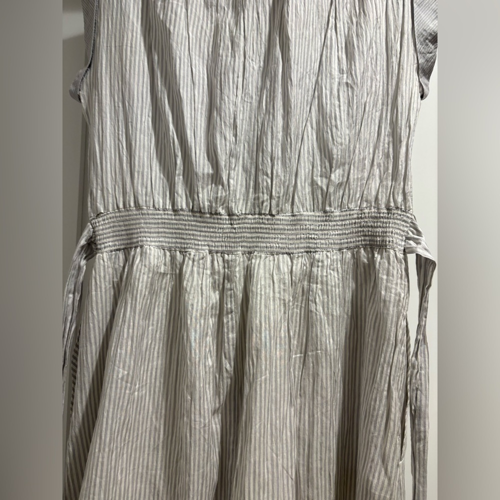 BCBG Maxazira Pinstripe V-Neck Dress Size 6 - Picture 9 of 9